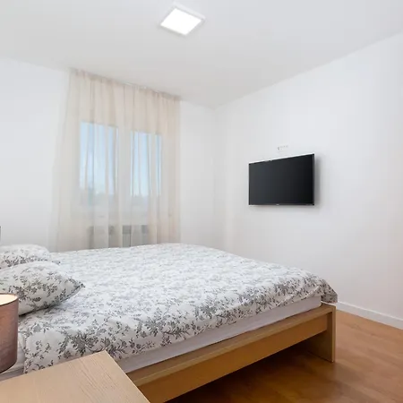 Mira Gostinjska kuća 3*